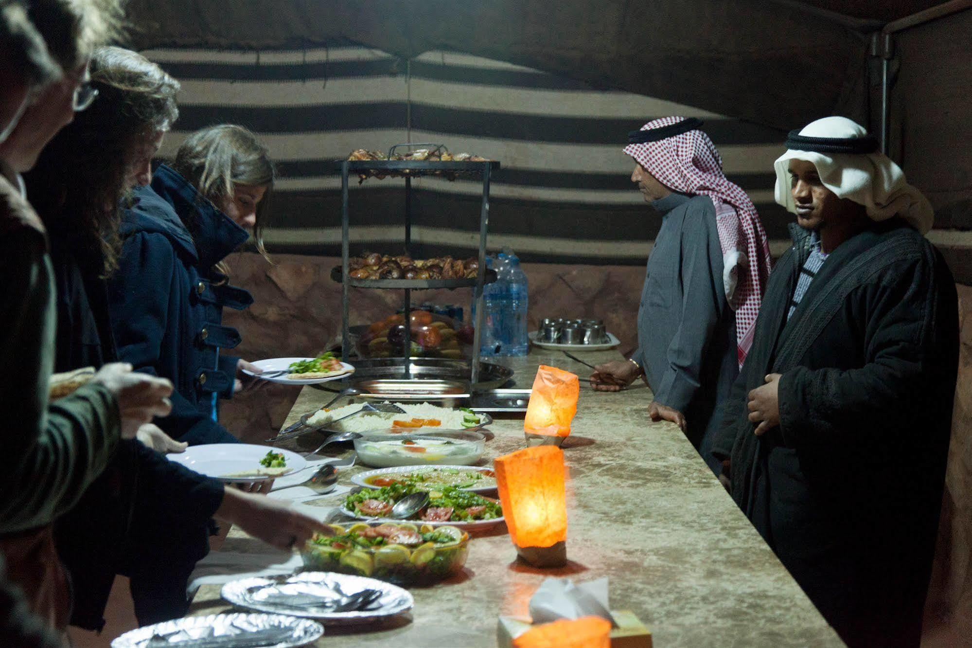 Wadi Rum Caravan Camp Ngoại thất bức ảnh